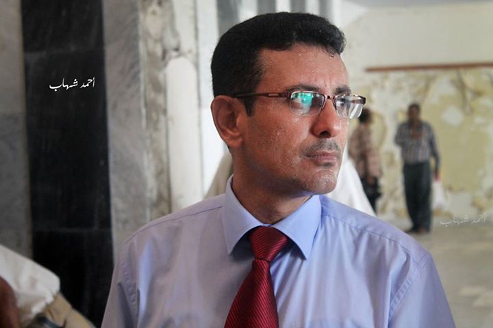 مدير مكتب الرئيس ” محمد مارم ”  يوجه محافظي عدن ولحج بإيقاف اي تعينات