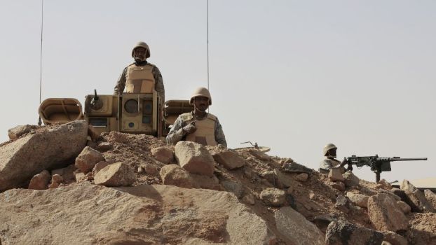 المدفعية السعودية تقصف مخابئ الحوثيين على الحدود