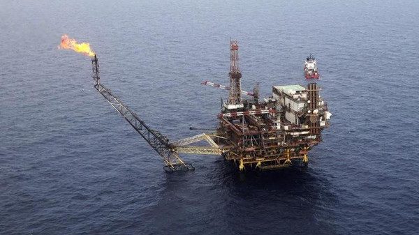 النفط يتراجع وسط مخاوف من زيادة الإمدادات من ليبيا
