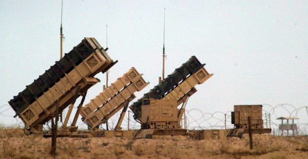 الدفاعات السعودية تعترض صاروخ باليستي فوق جازان