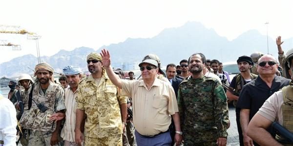 فرانس برس: الرئيس اليمني يطالب بنفي ” صالح والحوثي” لمدة 10 سنوات ولن يسلم الحكم الا الى “رئيس منتخب”