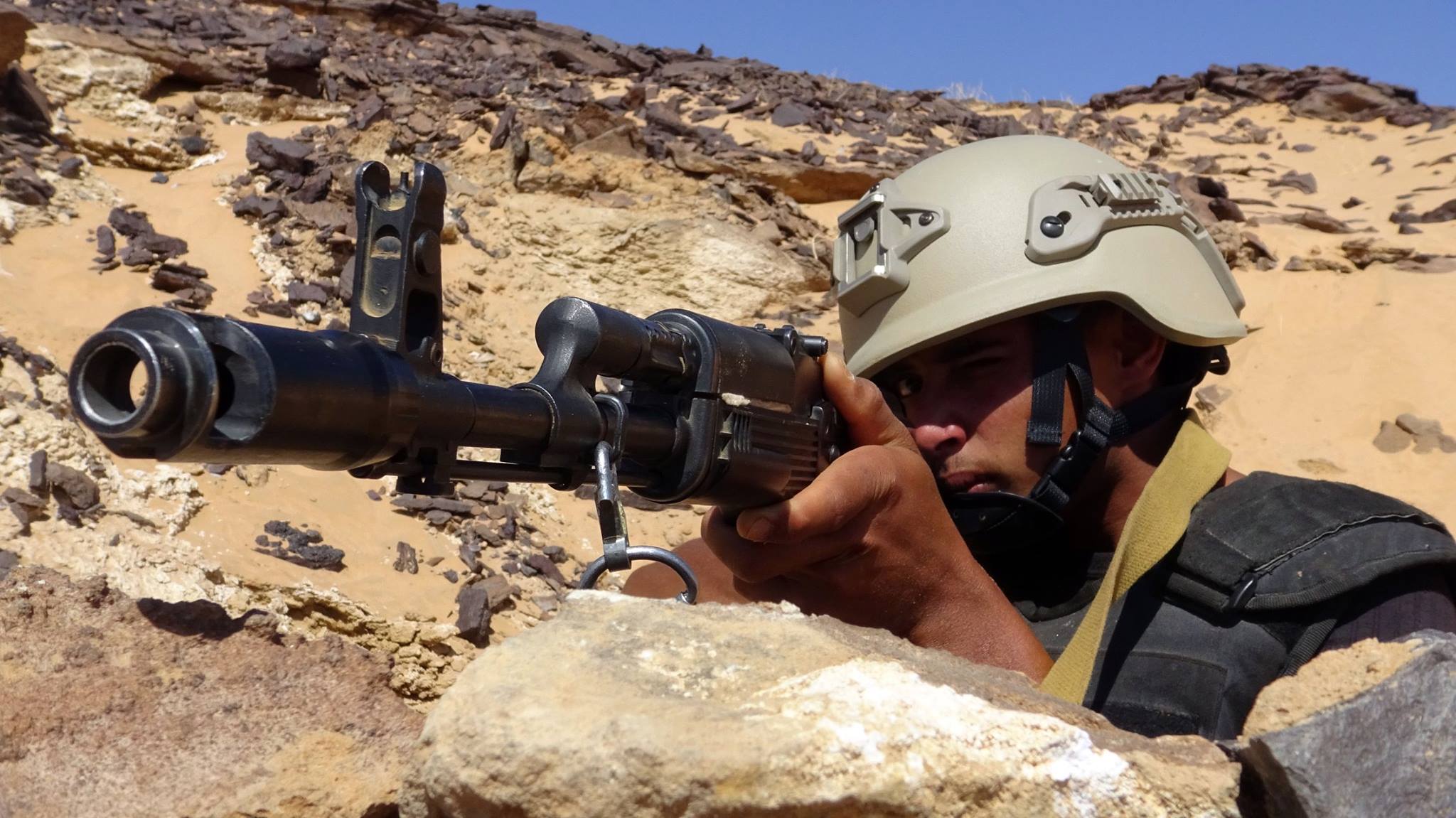 بدعم من التحالف العربي قوات الشرعية في اليمن تسيطر على جبل مرثد الاستراتيجي