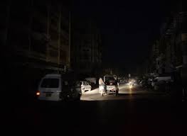 انقطاع تام للكهرباء عن احد اكبر الأحياء الشعبية بالعاصمة عدن 