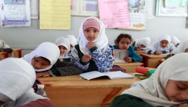 طلاب اليمن في مناطق الحوثيين خارج مدارسهم في أول يوم دراسة