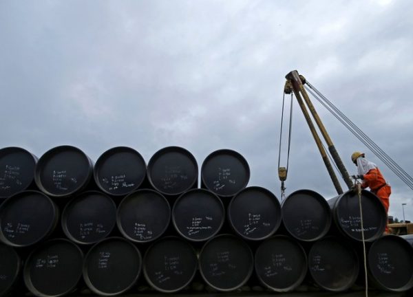 النفط يتراجع عن مكاسبه تحت وطأة التوترات التجارية