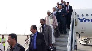 مصادر : مغادرة نهائية لرئيس الوزراء من عدن وأنباء عن تشكيل حكومة توافقية