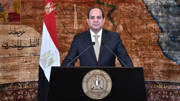 الرئيس المصري يرفع الحد الأدنى لأجور العاملين بالدولة من 1200 إلى 2000 جنيه