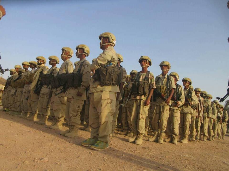 مصادر : قوات النخبة الشبوانية تحتجز دبابتين واسلحة متوسطة مرسلة من مأرب الى عدن 
