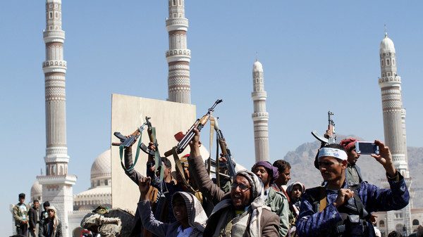 حملة شعبية لطمس شعارات الحوثي الطائفية في إب