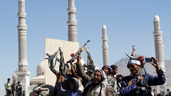 مراقبون .. الهجوم على الحديدة رد على استفزازات الحوثي ورفضه مساعي السلام