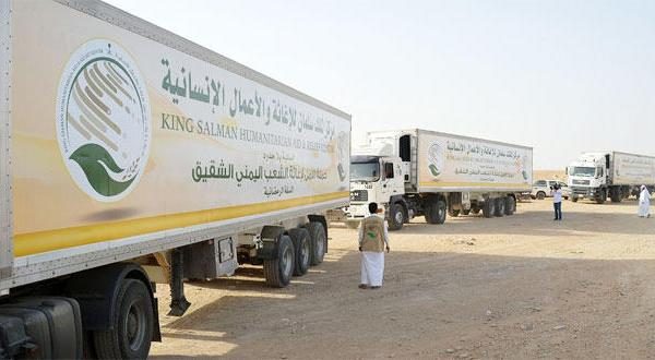 مركز الملك سلمان للإغاثة يوزع سلال غذائية على السكان في حجة
