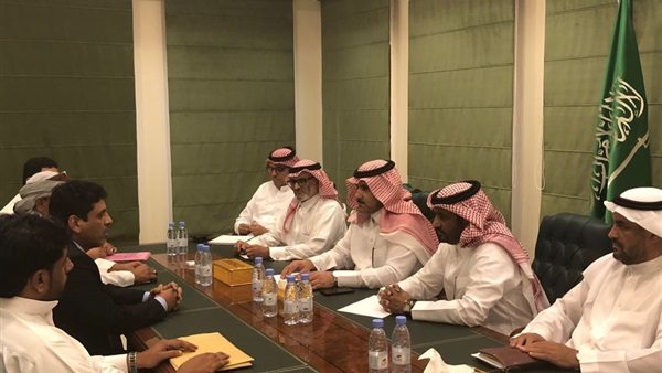 محافظ المهرة يناقش مع السفير السعودي احتياجات المحافظة من المشاريع الخدمية
