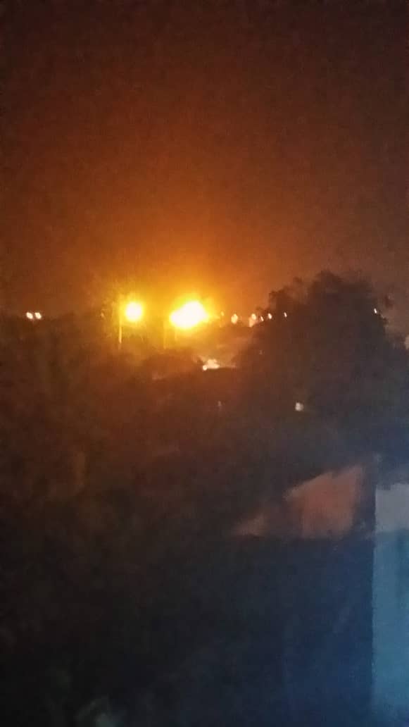 عاجل : مصدر مسؤول بمصافي عدن يوضح اسباب حريق احد خزانات مصافي #عدن