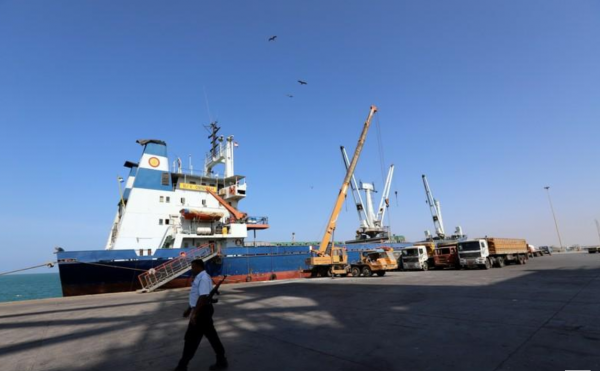 الحكومة اليمنية توافق على دخول 10 سفن إلى ميناء الحديدة