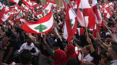 لبنان..حملات “تخوين” و”تحريض” بحق أكاديميين مؤيدين للمظاهرات