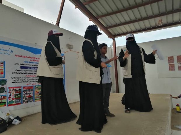 فريق التوعية بمخاطر الألغام بمديرية دار سعد ينفذ حملة توعية شاملة بمخاطر الالغام