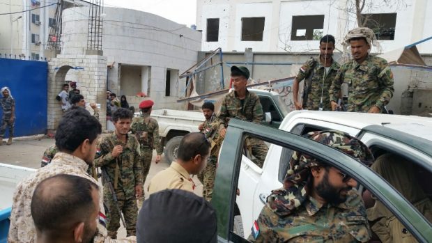 قائد قوات الحزام الأمني بعدن يزور مقر القطاع الثامن بمديرية الشيخ عثمان