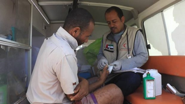 حملة الامارات الصحية تتواصل وتستهدف فئة الصيادين بالساحل الغربي اليمني .