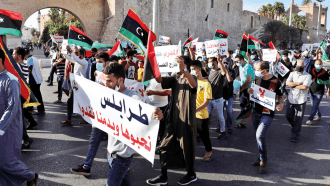 ليبيا.. توسع دائرة الاحتجاجات وسط تلويح بانتفاضة شاملة